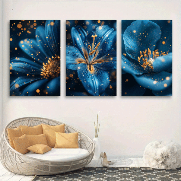 لوحات-حائط-زهور-زرقاء-فاخرة-طقم-3-لوحات-كانفا لوحات حائط زهور زرقاء فاخرة طقم 3 لوحات كانفا بتصميم فني أنيق للصالون